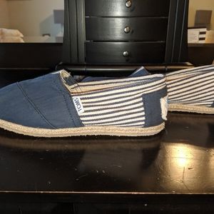 Tom's shoes 6.5
